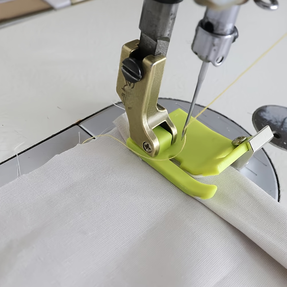 Rolled Hem Foot - 1 stuk willekeurige kleur plastic T9